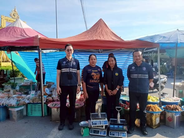 ตรวจสอบความเที่ยงตรงของเครื่องชั่ง ในตลาดนัดวันอังคาร เพื่อป้องกันการเอาเปรียบผู้บริโภค สร้างความเป็นธรรมในการซื้อขาย และสร้างความเชื่อมั่นให้ประชาชน