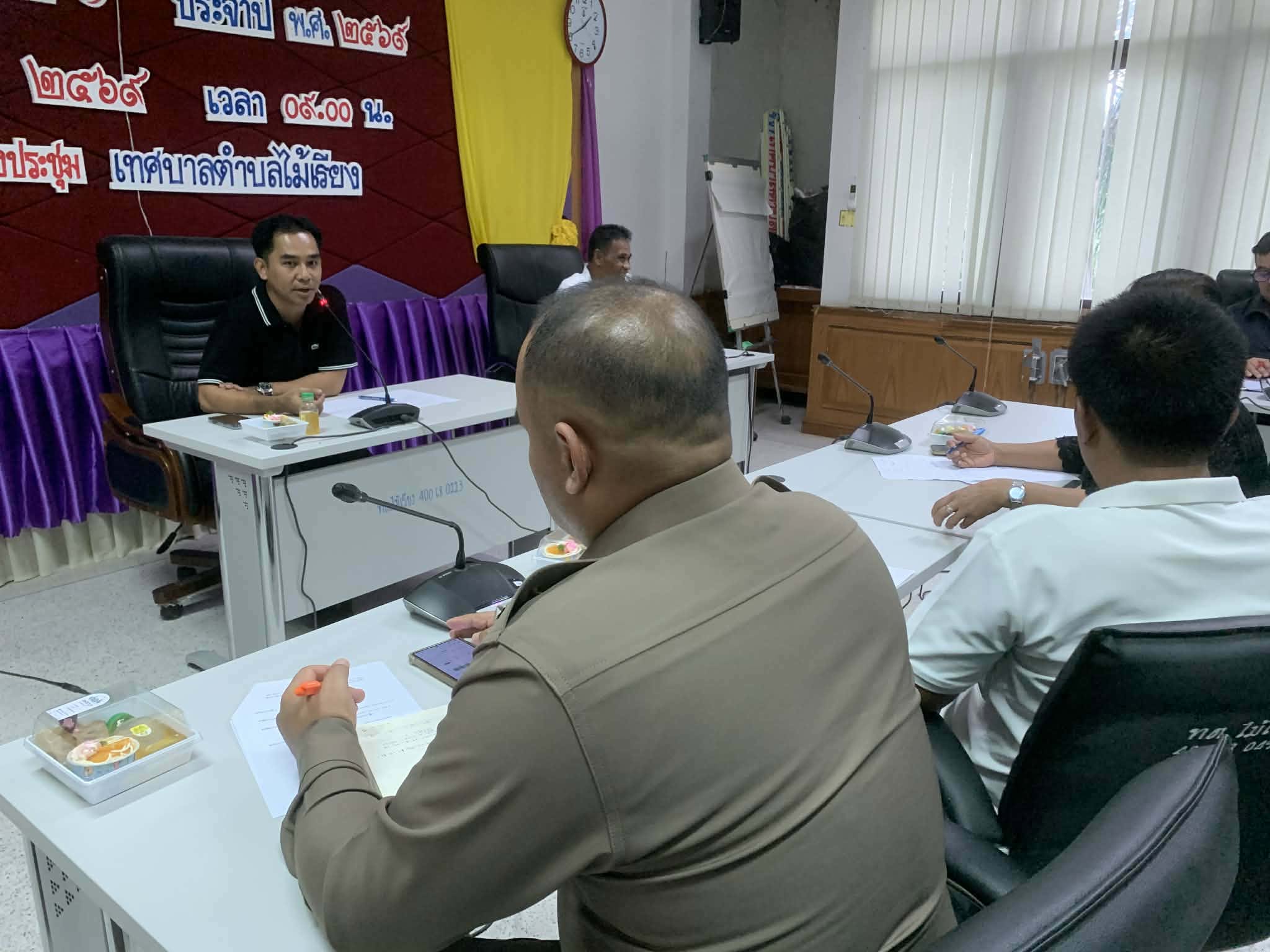 วันที่  11  มีนาคม  2569  เวลา 13.30 น.   เทศบาลตำบลไม้เรียง จัดการประชุมปรึกษาหารือเพื่อเตรียมความพร้อมในการจัดโครงการแข่งขันกีฬาเทศบาลประจำปี พ.ศ. 2569 และโครงการสืบสาน อนุรักษ์ประเพณีวันสงกรานต์ "ทานพอ" ประจำปี 2569  ณ ห้องประชุมสำนักงานเทศบาลตำบลไม้เรี่ยง