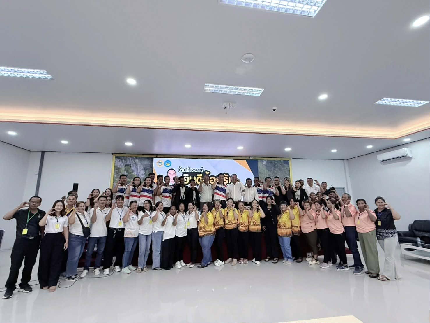 วันที่ 23  เมษายน  2569  เทศบาลตำบลไม้เรียง  ทัศนศึกษาดูงานและรับฟังการบรรยายเรื่องบทบาทหน้าที่ของคณะกรรมการชุมชนกับการพัฒนาคุณภาพชีวิตในชุมชน ณ สำนักงานเทศบาลตำบลเขื่อนเชี่ยวหลาน  ตามโครงการอบรมให้ความรู้แก่คณะกรรมการชุมชน ประจำปีงบประมาณ พ.ศ. 2569  ณ จังหวัดสุราษฎร์ธานี